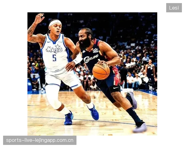 NBA球员被晃倒后还滑出三米的秘密：到底发生了什么？