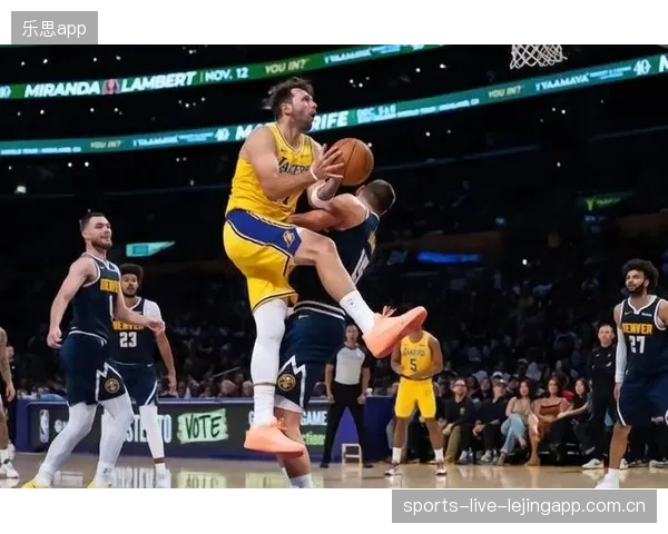 NBA湖人通过快速转移拉开空间,进攻流畅度提升
